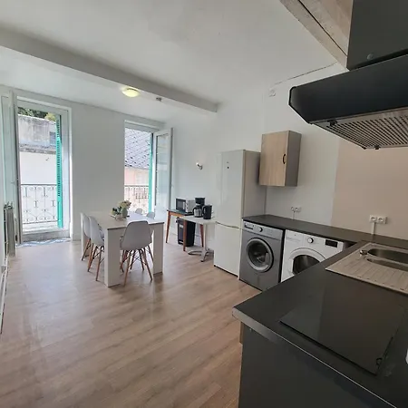 Chambre De 4 - Sanctuaire De Notre-Dame De Lourdes - Salle De Bain Privative Et Cuisine Partagee * לורדה
